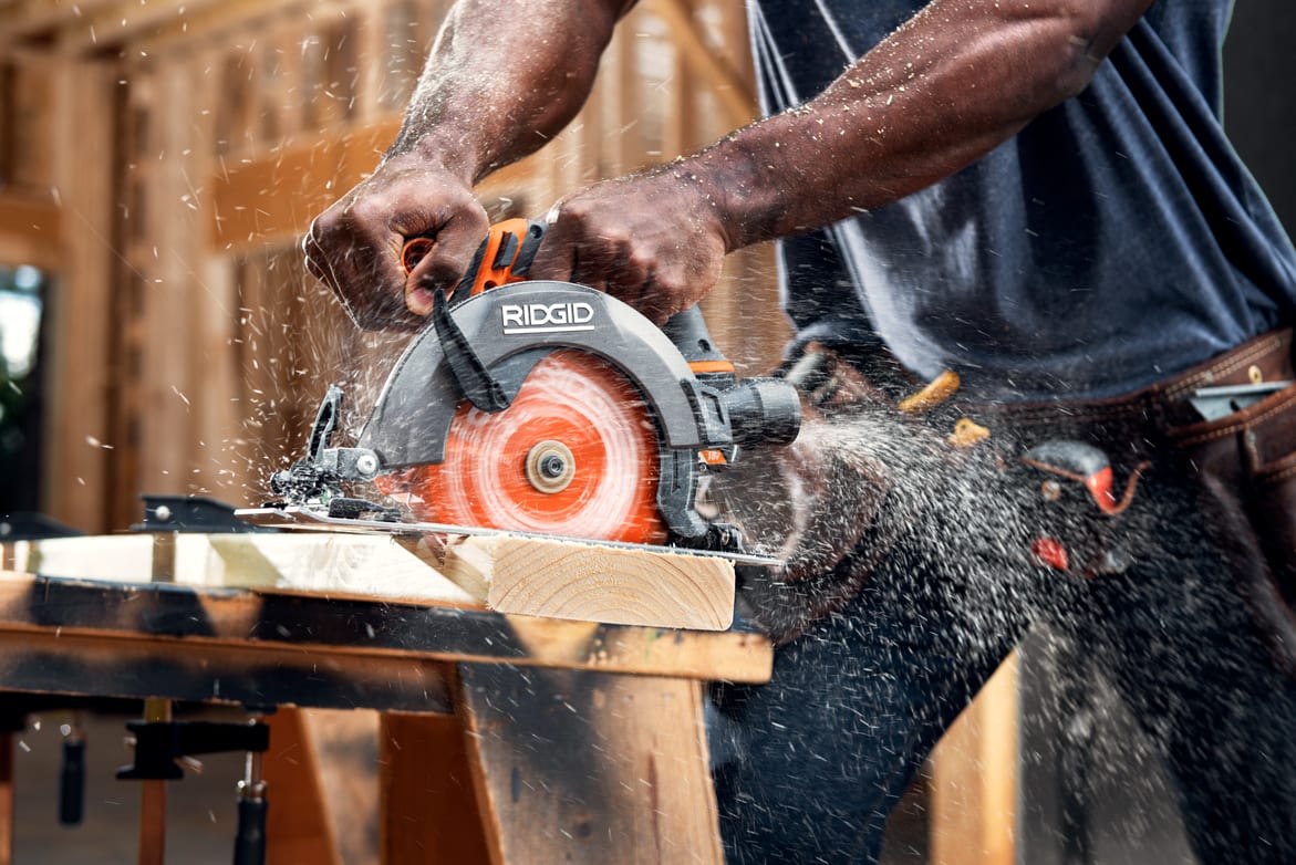 Circular saw, Automotive tire, Grinding, Workwear, Tradesman, Carpenter, Wood, Metalworking