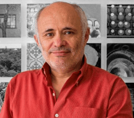 Facial expression, Chin, Forehead, Skin, Jaw, Collar, Smile, Wrinkle, Iris