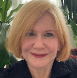 Facial expression, Hair, Chin, Eyebrow, Lips, Smile, Hairstyle, Eyelash, Happiness, Blond