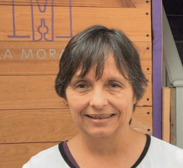 Facial expression, Smile, Chin, Sleeve, Shoulder, Happiness, Neck, Mouth, Eye, Tooth