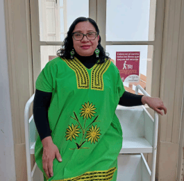 Facial expression, Sleeve, Smile, Happiness