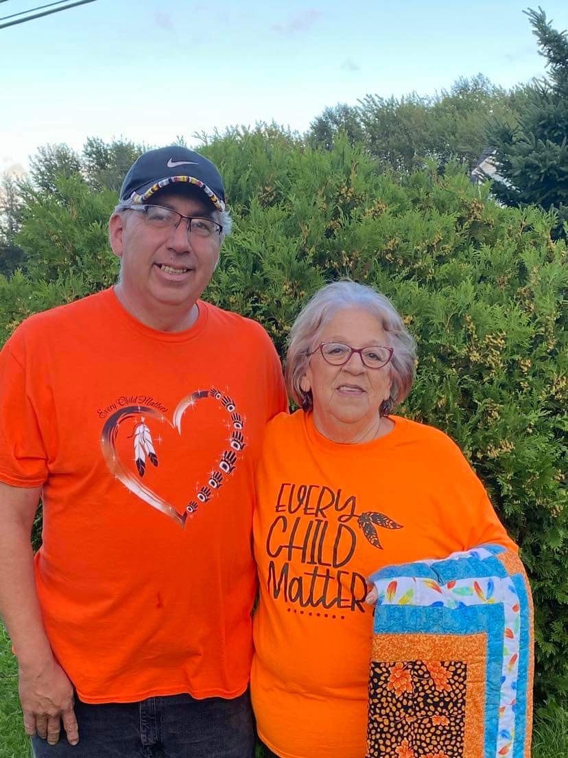 Glasses, Jeans, Sky, Hairstyle, Plant, Leaf, Tree, Sleeve, Cap, Happy