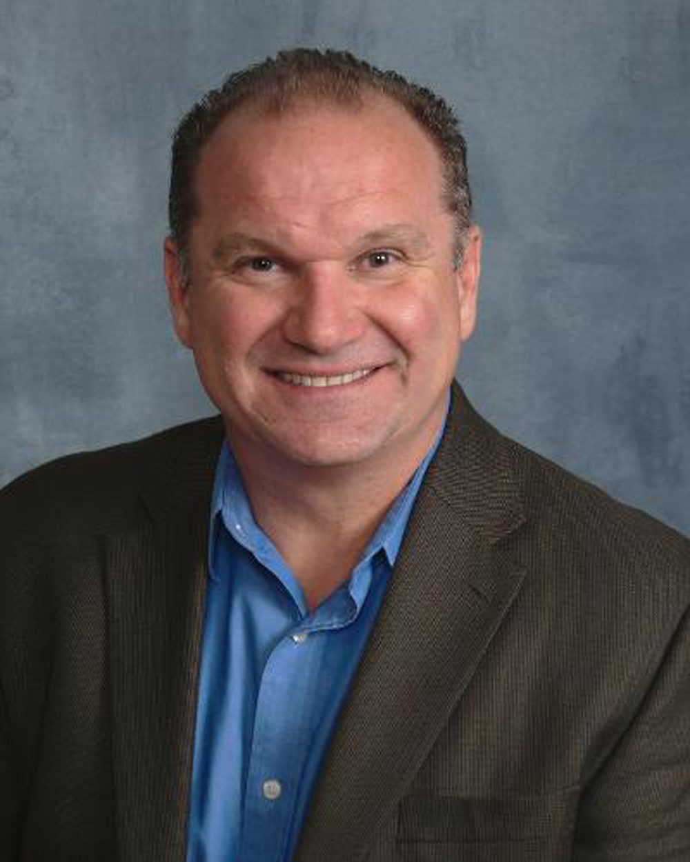 Dress shirt, Forehead, Smile, Eyebrow, Iris, Collar, Sleeve