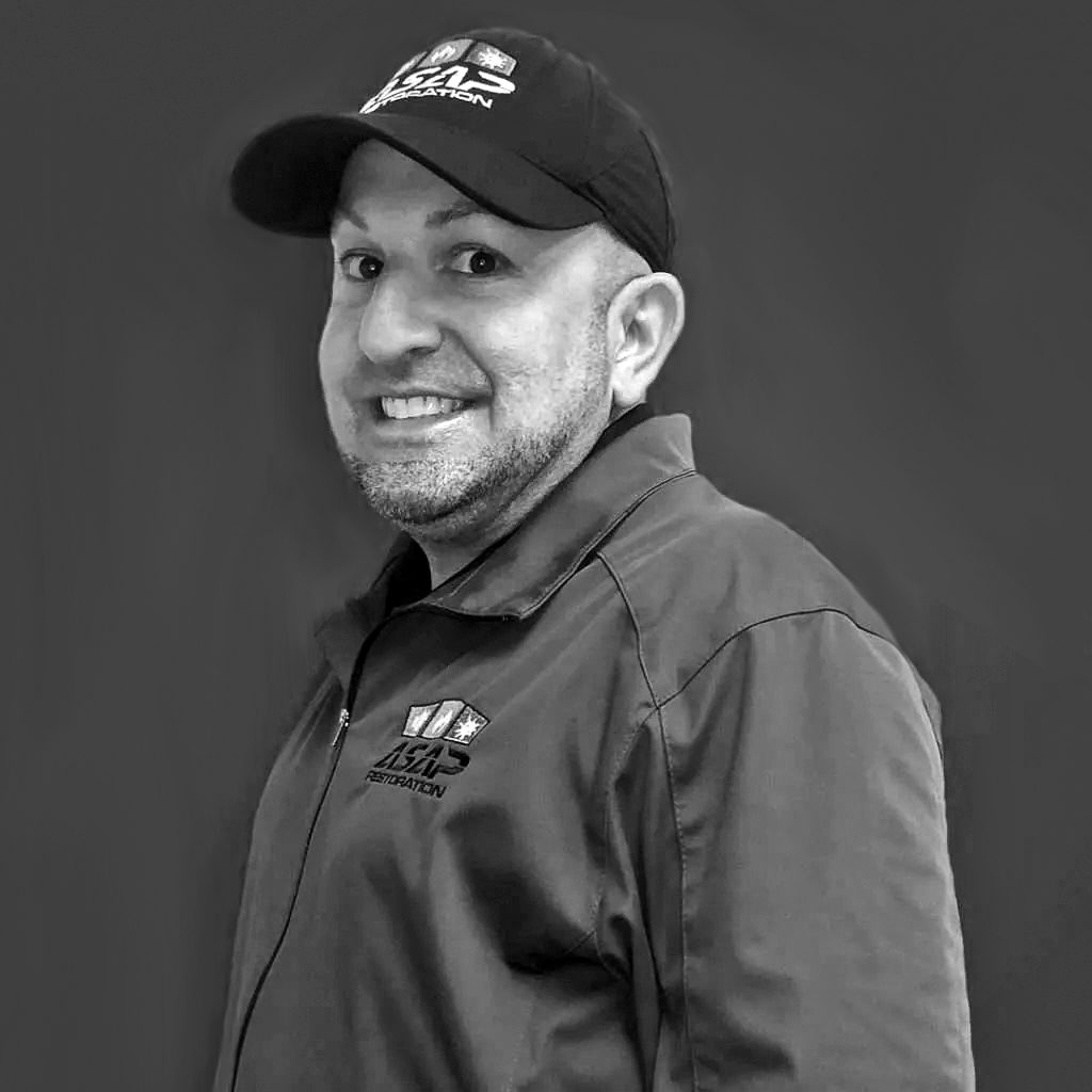 Flash photography, Baseball cap, Smile, White, Beard, Jaw, Sleeve, Gesture, Collar