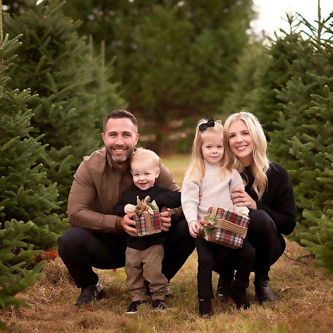 People in nature, Flash photography, Smile, Trousers, Plant, Happy, Gesture, Tree, Grass