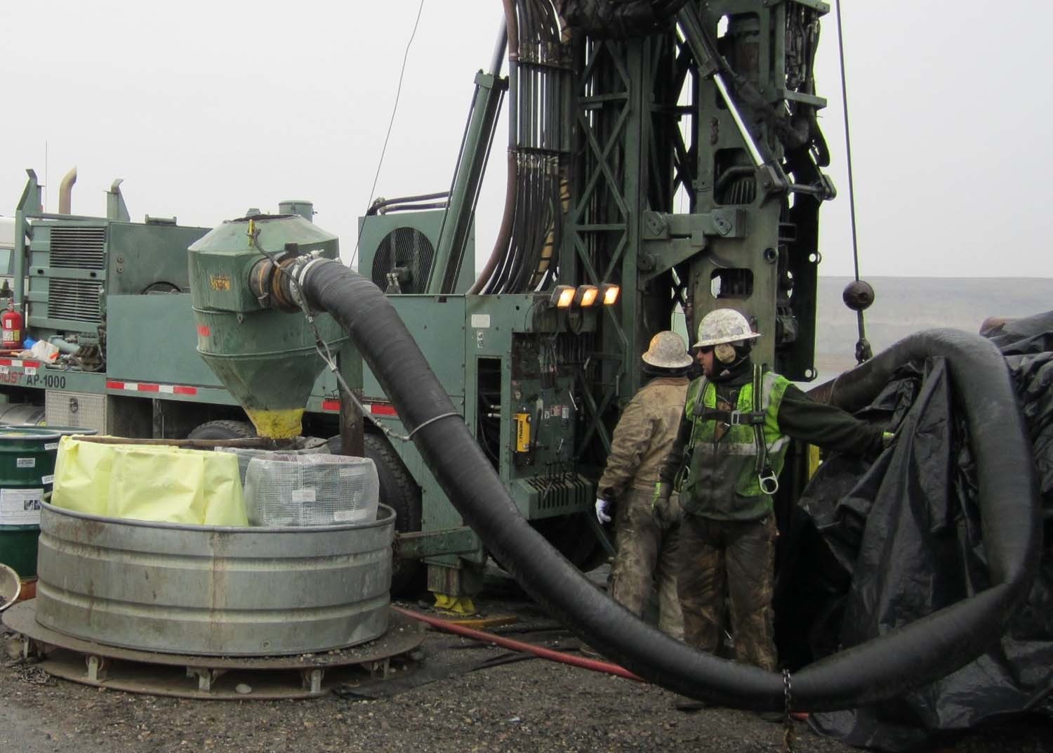 Automotive tire, Asphalt, Workwear