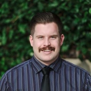 Dress shirt, Forehead, Smile, Jaw, Sleeve, Plant, Tie, Gesture, Happy, Collar