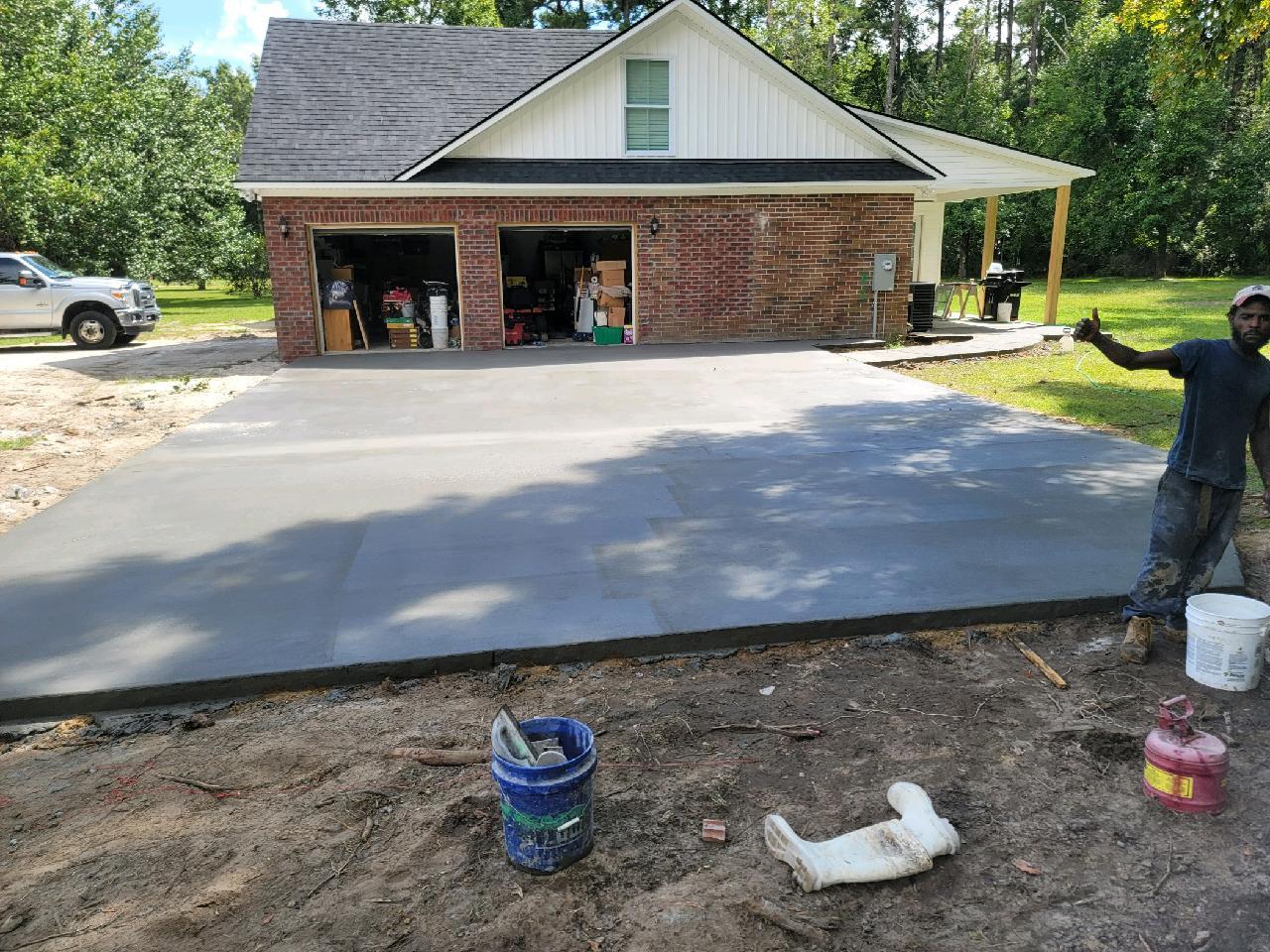 Road surface, Property, Wheel, Building, Window, Tire, Plant, Tree, House, Asphalt