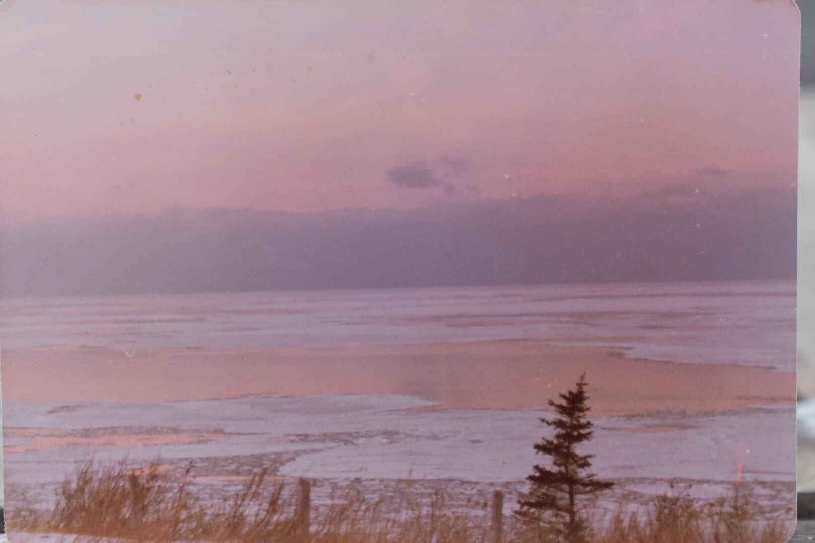 Body of water, Natural environment, Atmospheric phenomenon, Sky, Cloud, Ecoregion, Nature, Afterglow