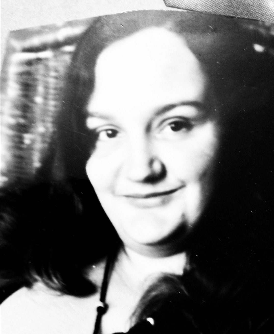 Flash photography, Forehead, Lip, Chin, Hairstyle, Eyebrow, Smile, Black, Jaw, Black-and-white