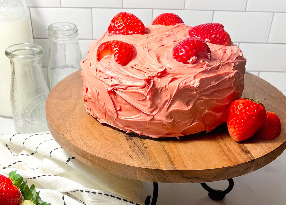 Cake decorating supply, Food, Tableware, Plant, Ingredient, Fruit, Strawberry, Recipe