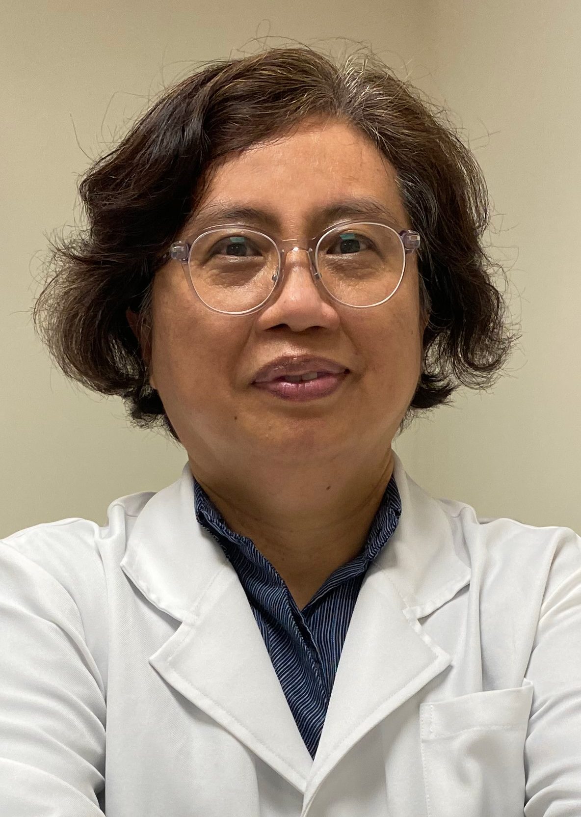 Vision care, Dress shirt, Glasses, Smile, Chin, Sleeve, Gesture, Collar