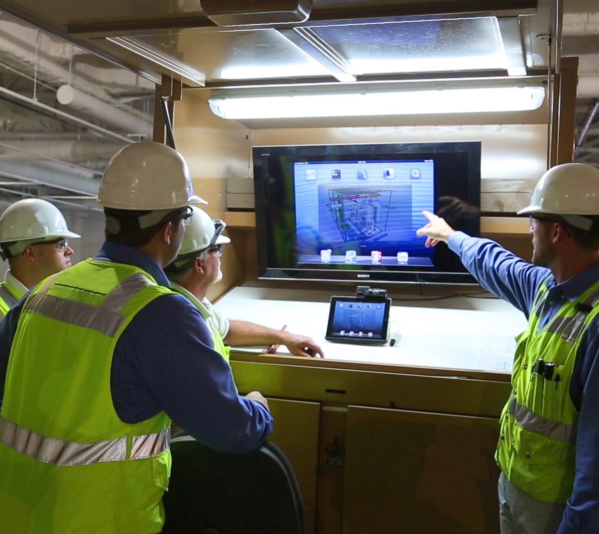 Hard hat, High-visibility clothing, Helmet, Workwear, Computer, Headgear, Engineer