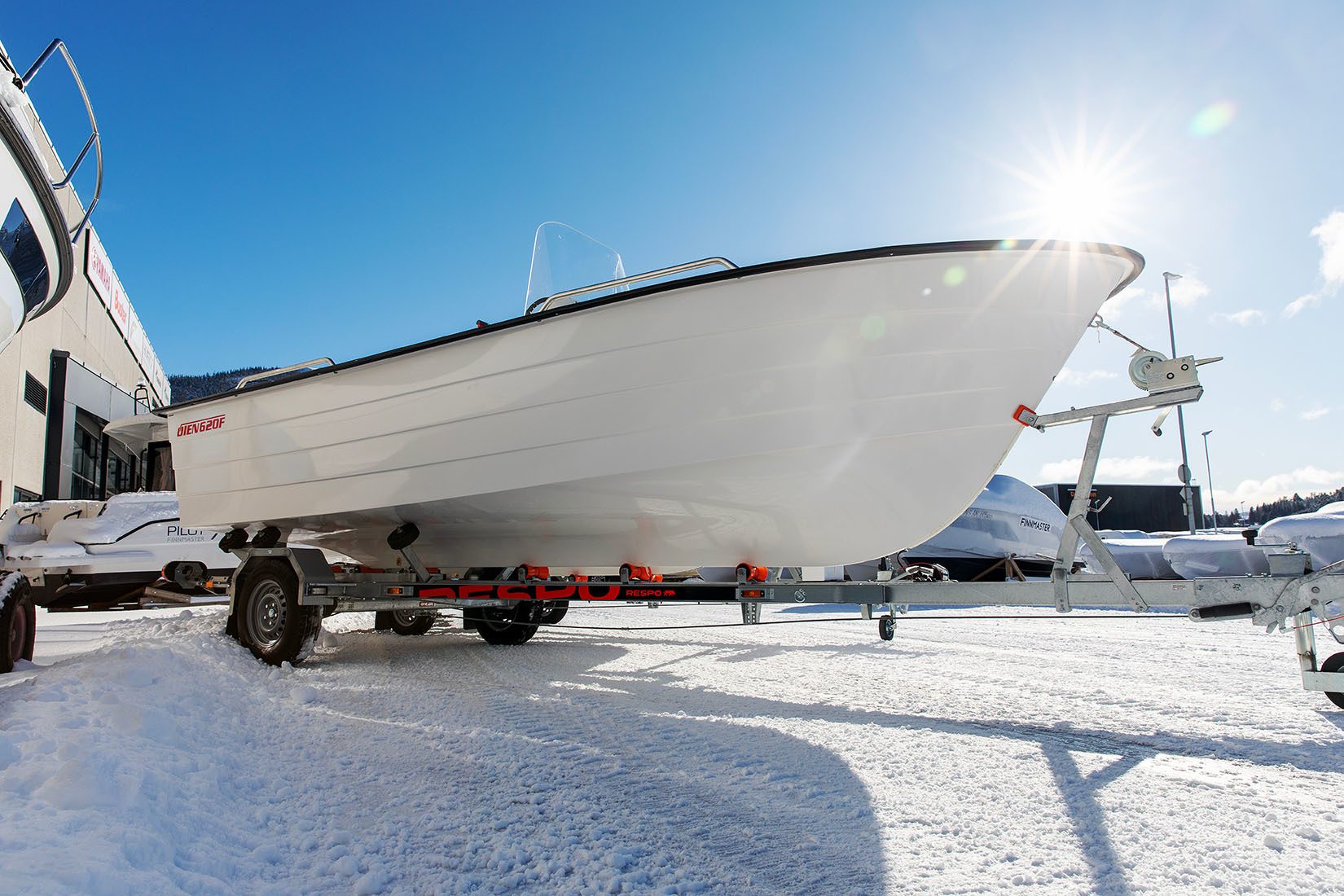Naval architecture, Sky, Snow, Watercraft, Boat, Wheel, Tire, Slope
