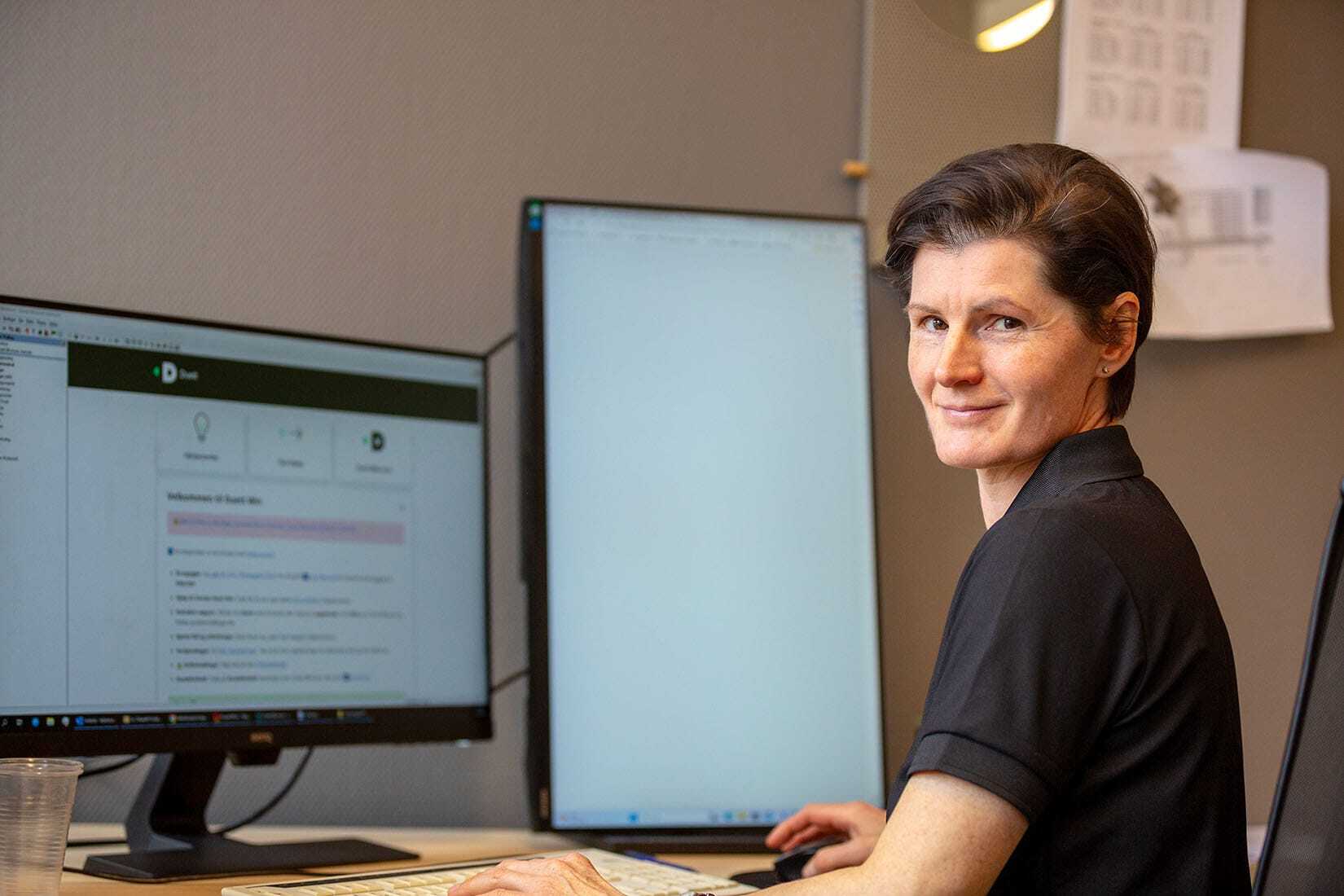Personal computer, Output device, Peripheral, Smile, Table, Desk