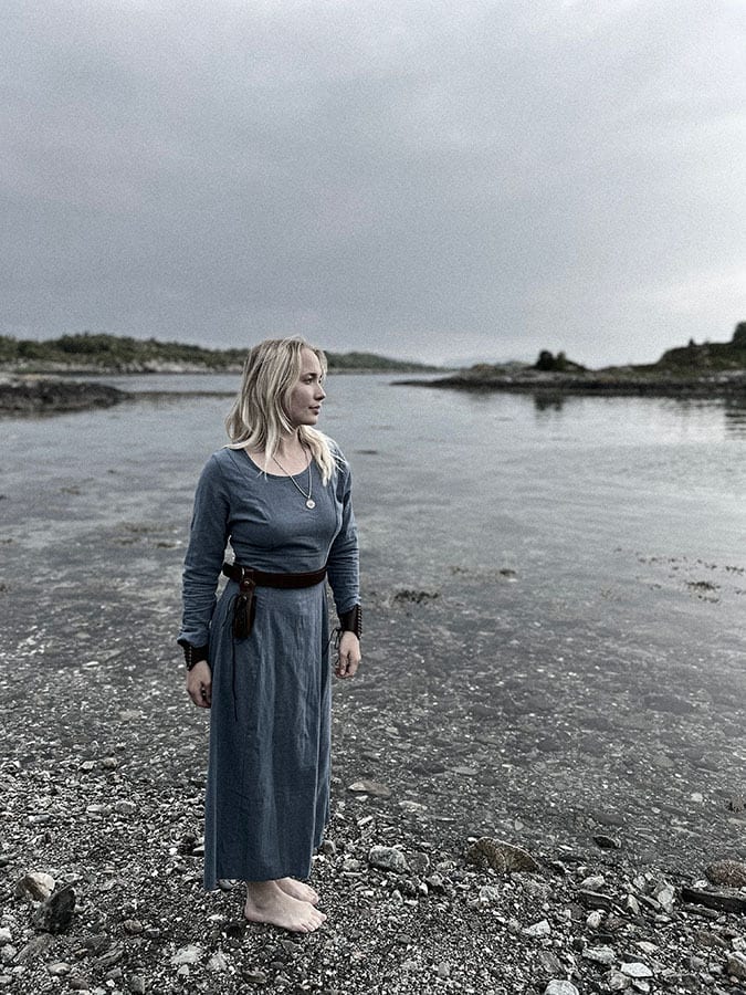 People in nature, Flash photography, Water, Cloud, Sky, Standing, Sunlight, Grey, Bank, Grass
