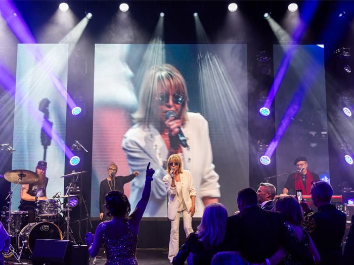 Performing Arts, Audio equipment, Human body, Performance, Entertainment, Music, Stage, Microphone, Event, Musician