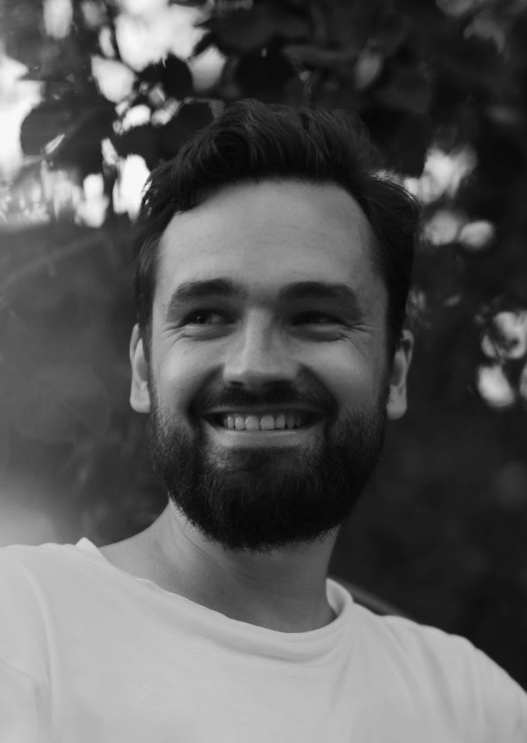 Flash photography, Forehead, Chin, Smile, Hairstyle, Eyebrow, Mouth, Beard, Black, Jaw