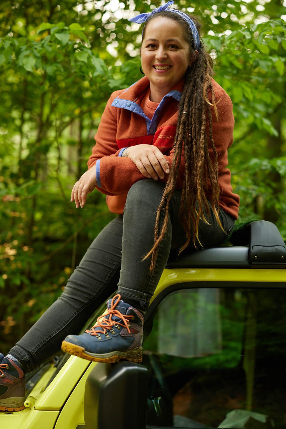 People in nature, Shoe, Hairstyle, Smile, Mammal, Yellow, Thigh, Grass, Cool, Fawn