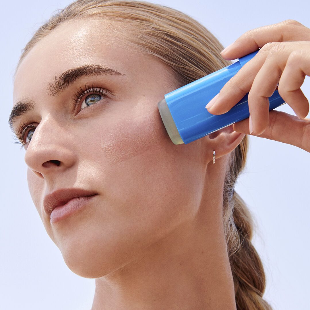 Forehead, Nose, Face, Cheek, Skin, Lip, Chin, Eyebrow, Shoulder, Eye