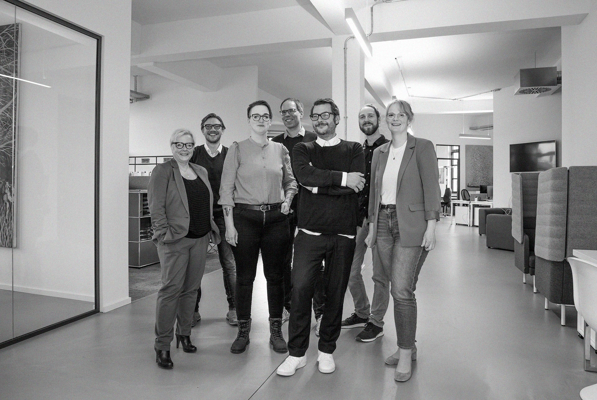 Standing, Black-and-white, Style, Group Shot, Content-Team FRAUWENK
