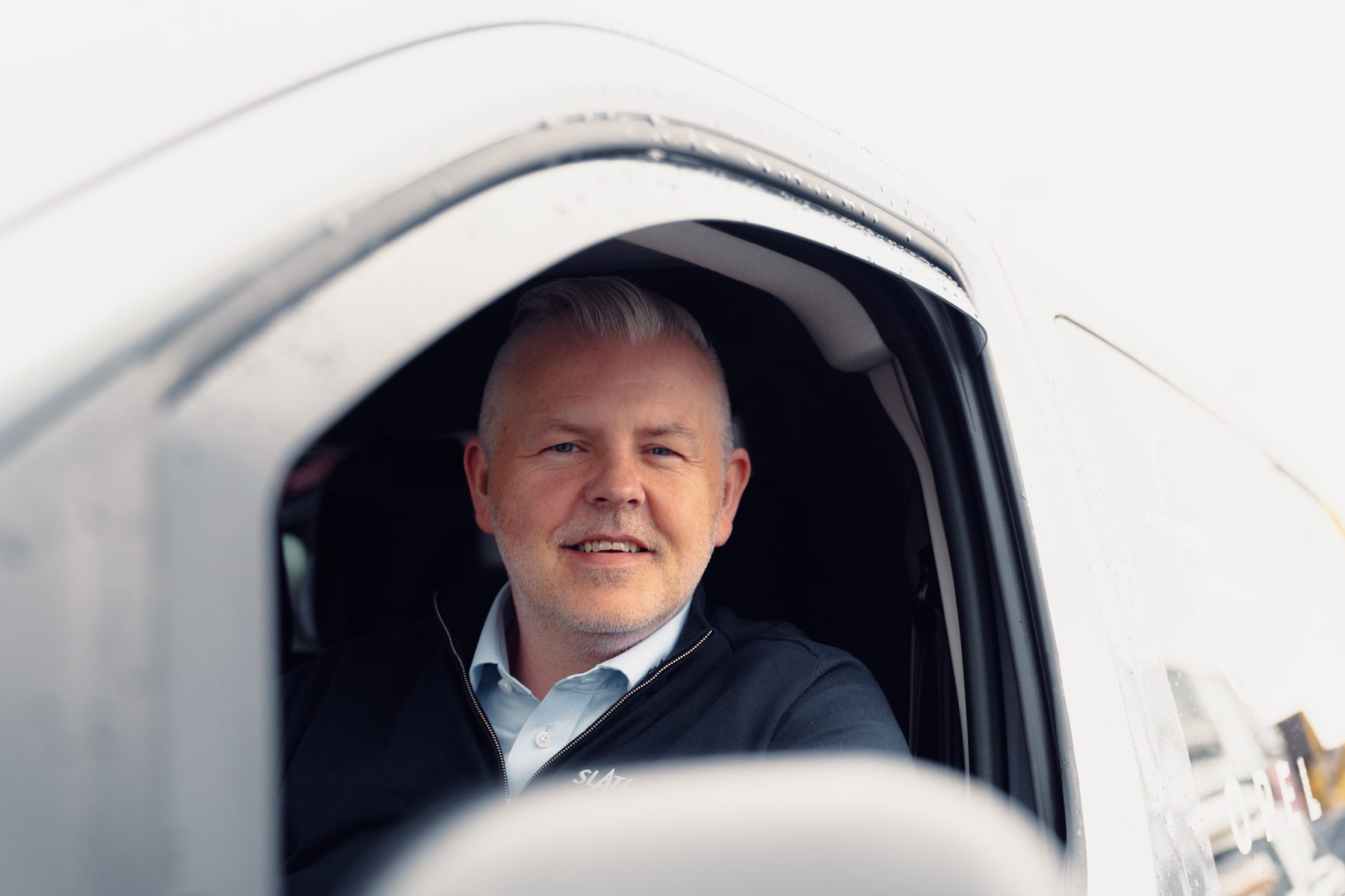 Facial expression, Smile, Windshield