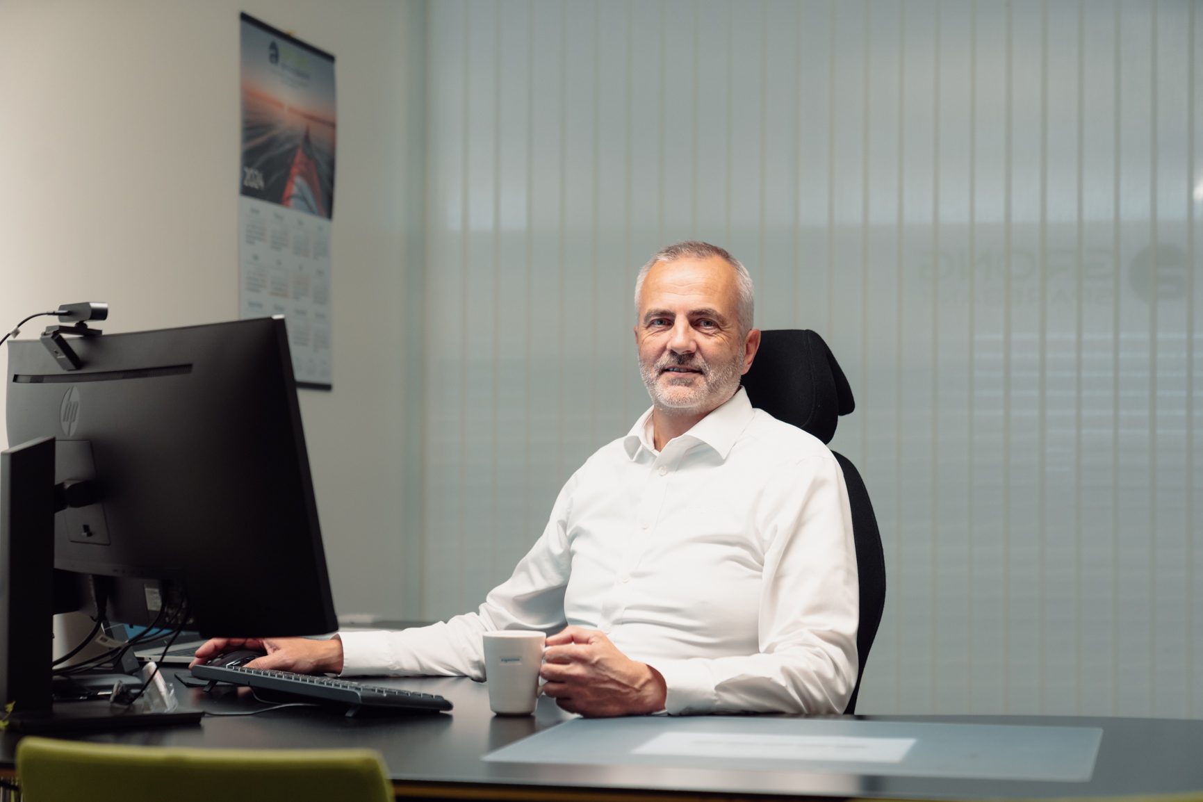 Personal computer, Input device, Table, Peripheral, Desk