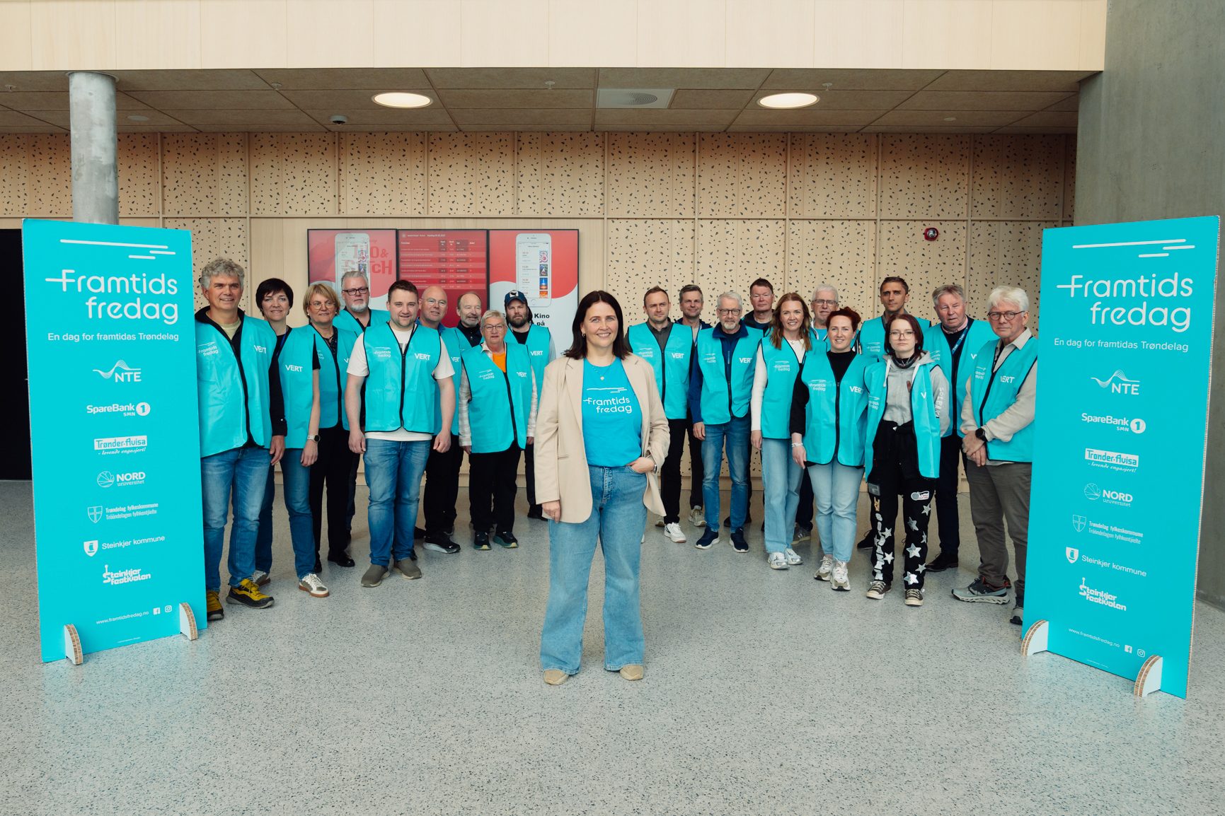 Social group, Smile, Team