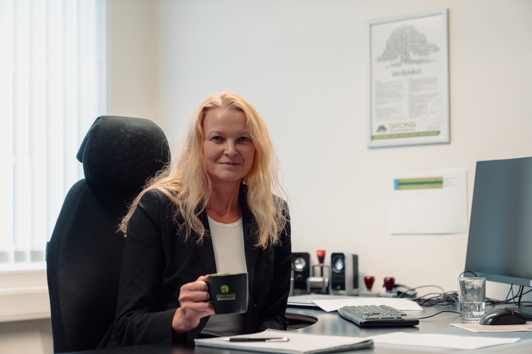 Computer monitor, Table, Desk, Peripheral