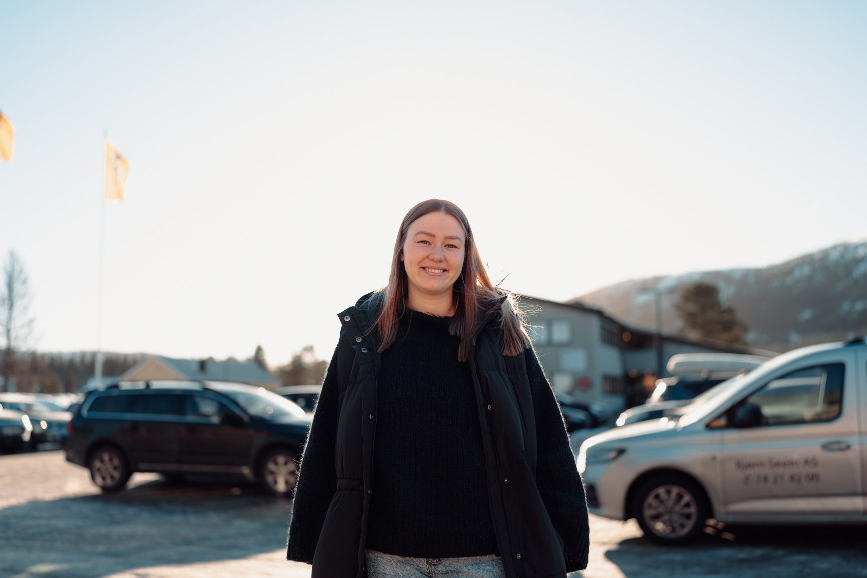 Facial expression, Sleeve, Smile, Jacket, Outerwear, Happiness, Winter, Fashion, Denim