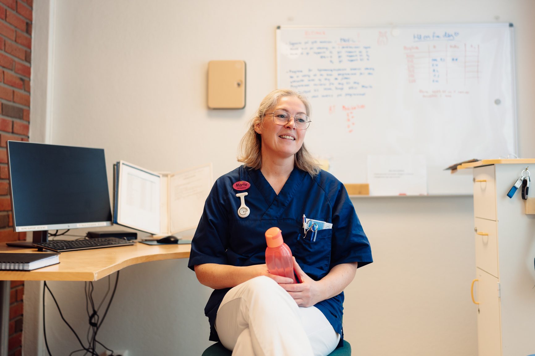 Health Professional, Medical equipment, Smile, Tooth, Room, Nurse, Hospital, Comfort