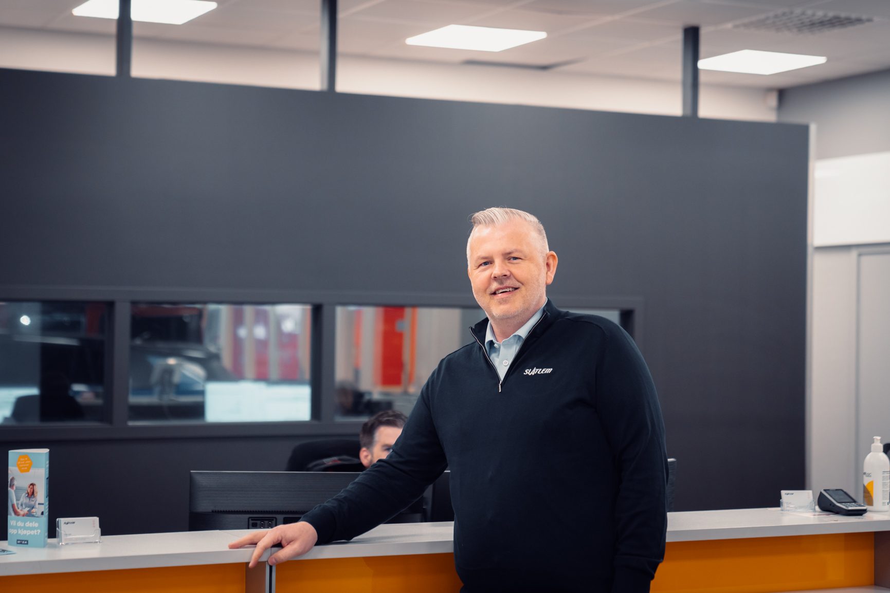 White-collar worker, Smile