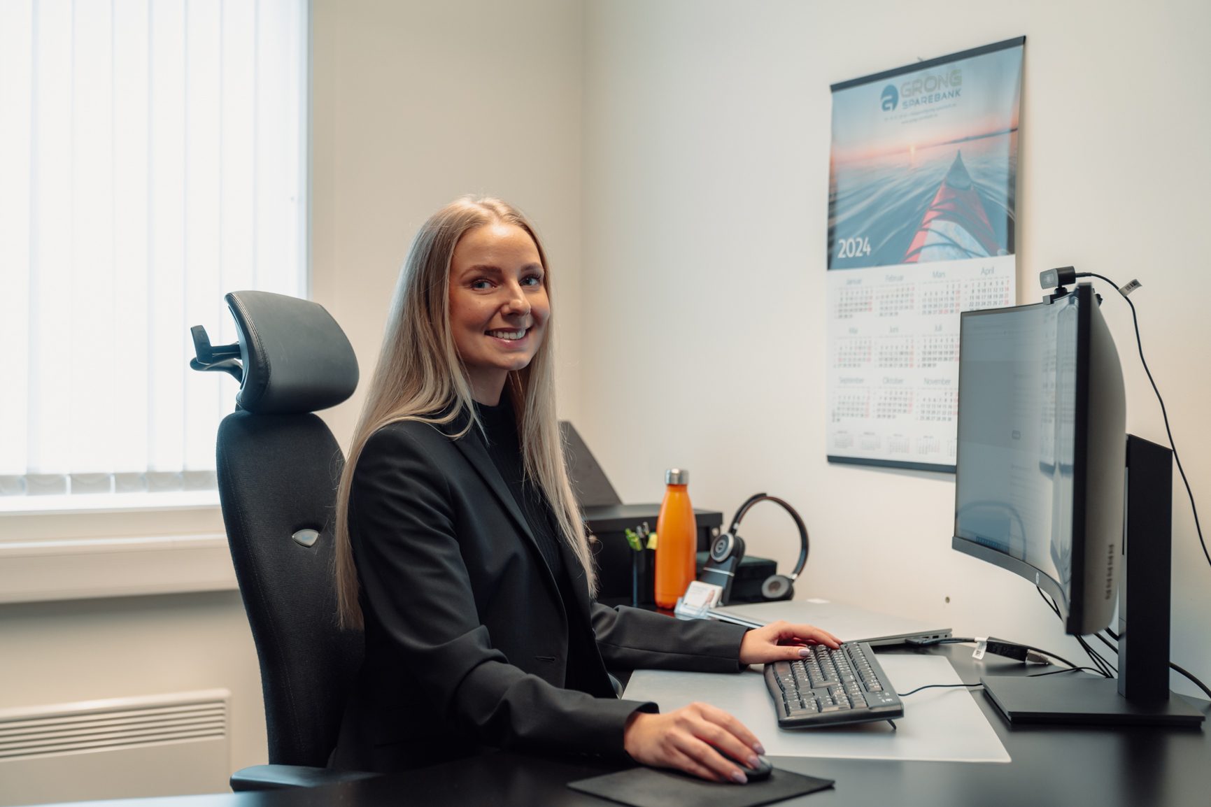 Personal computer, Input device, Smile, Table, Peripheral, Desk