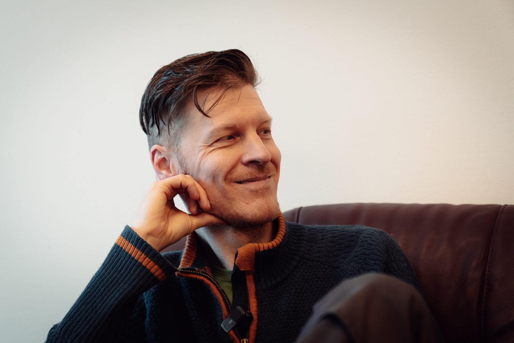 Facial expression, Chin, Cheek, Eyebrow, Head, Neck, Jaw, Wrist