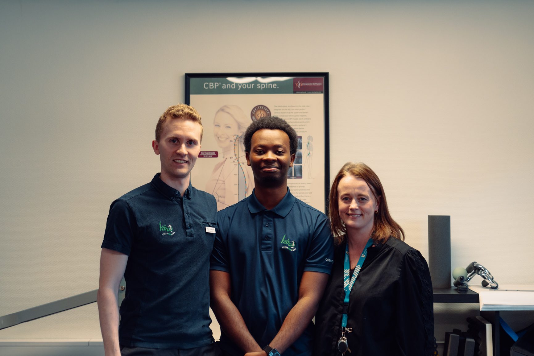Facial expression, Active Shirt, Smile, Sleeve