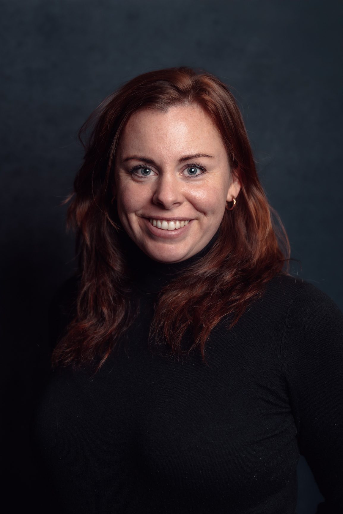 Marit Raade, portrettbilde av kvinnelig ansatt i TA kreativ - et mediebyrå i Trøndelag og en del av Trønder-Avisa.