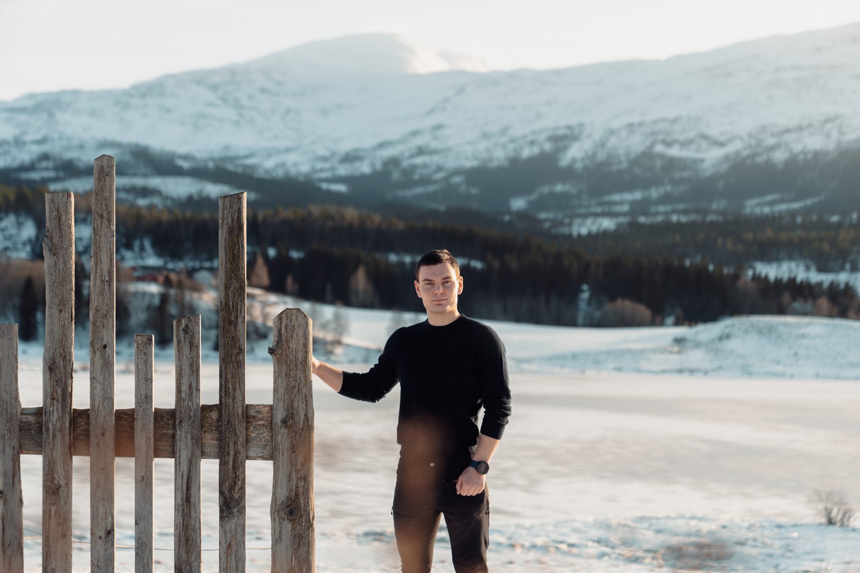 People in nature, Mountainous landforms, Glacial landform, Mountain range, Winter, Snow, Freezing, Recreation, Slope