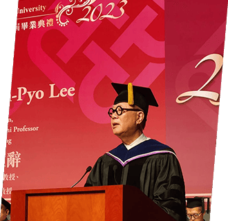 Academic dress, Gesture, Mortarboard, Scholar, Headgear, Red, Graduation, Microphone