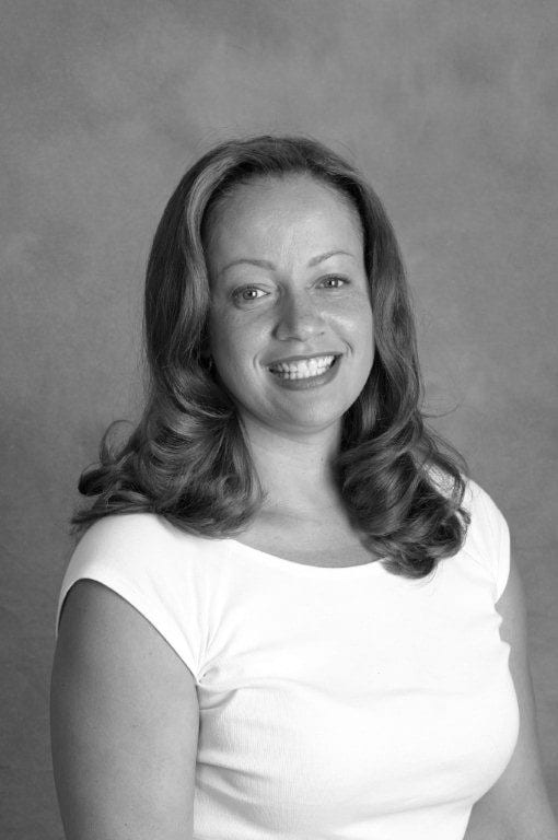 Facial expression, Flash photography, Face, Smile, Lip, Eyebrow, Arm, Shoulder, Eye, Mouth