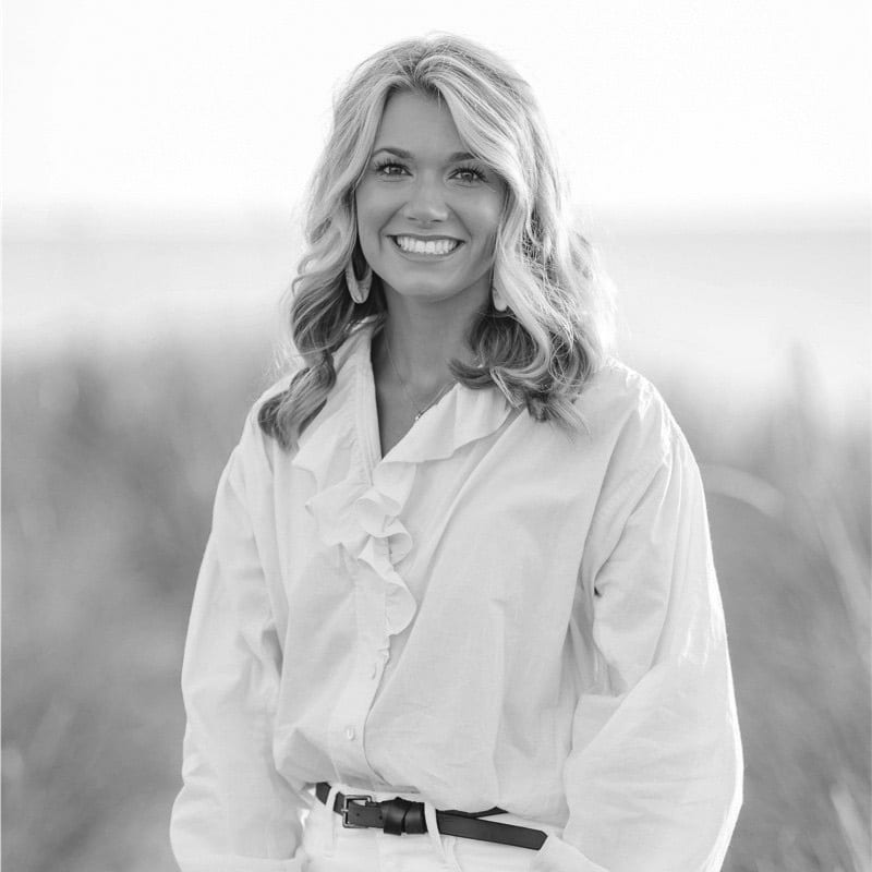 Facial expression, Flash photography, Dress shirt, Smile, Hairstyle, Coat, Sleeve, Happy, Style, Black-and-white