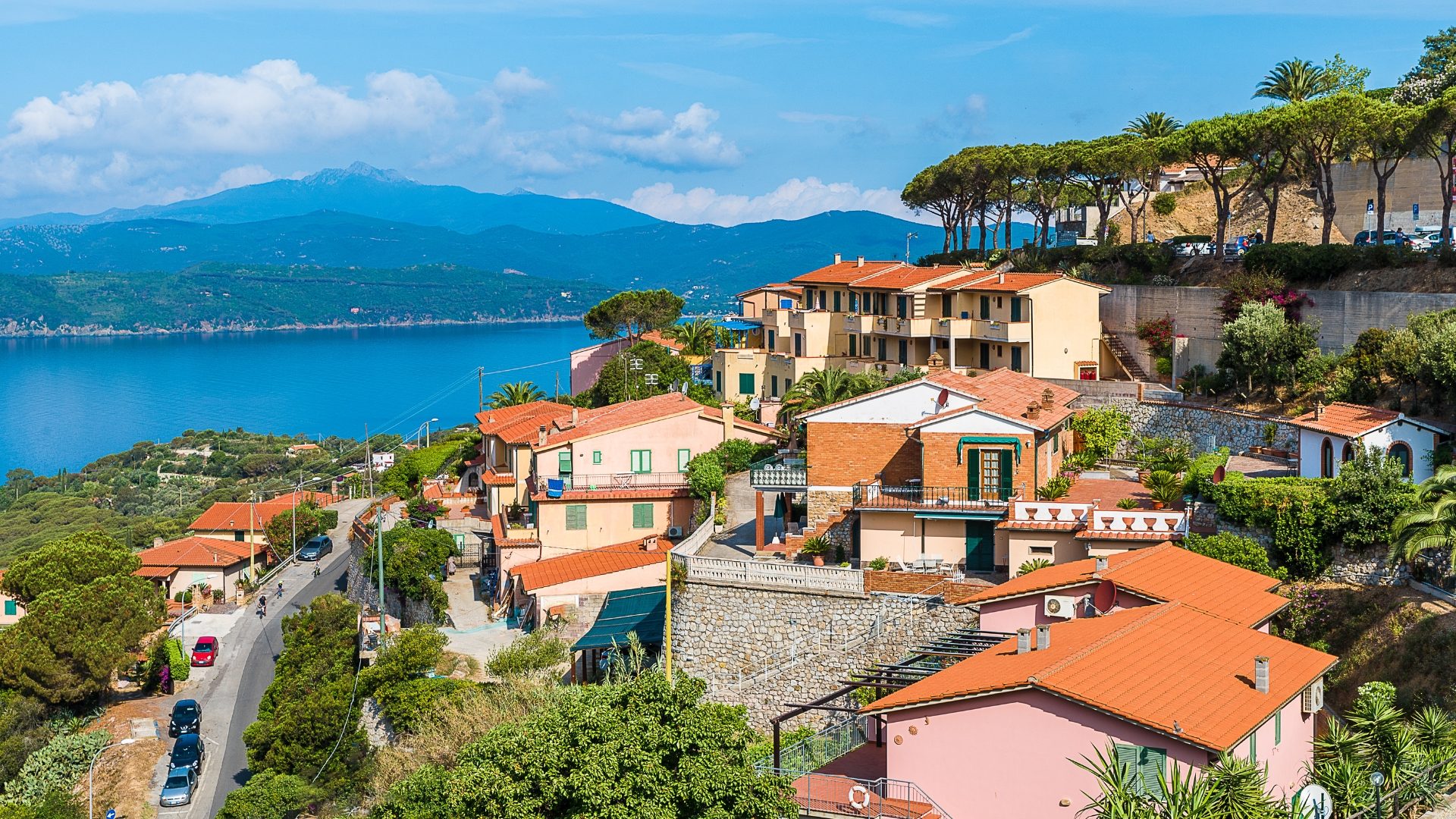 Coastal and oceanic landforms, Residential area, Human settlement, Hill station, House, Town, Summer, Home, Coast