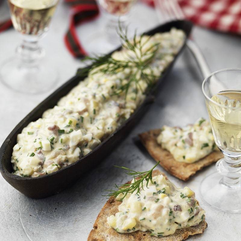 Fines herbes, Wine glass, Food, Tableware, Drinkware, Ingredient, Recipe, Stemware, Plate, Cuisine