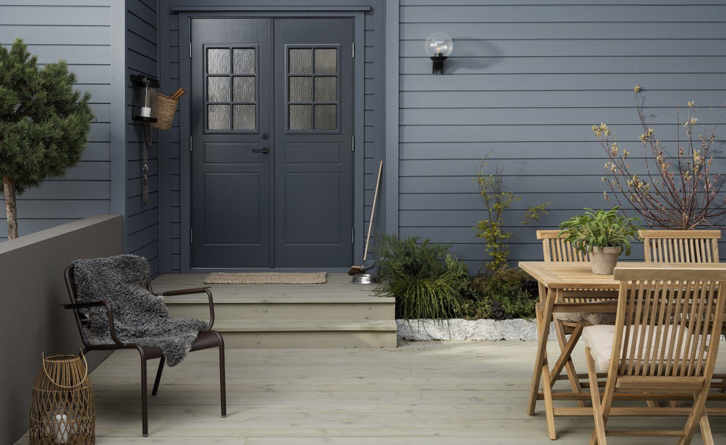 Outdoor furniture, Road surface, Property, Plant, Building, Door, Wood, Chair, Grass