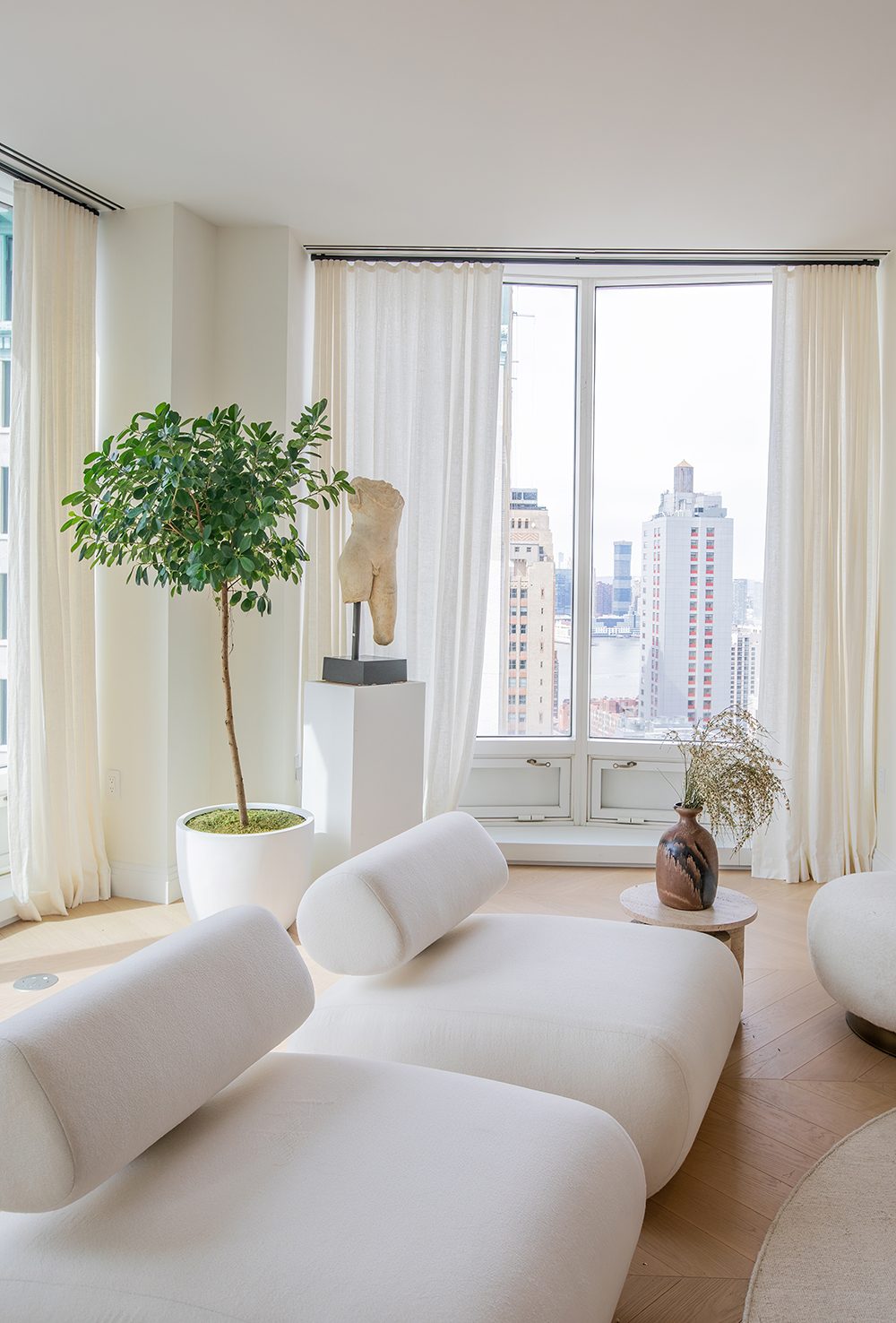 Interior design, Property, Furniture, Comfort, Textile, Couch, Lighting, Plant, Building, Wood
