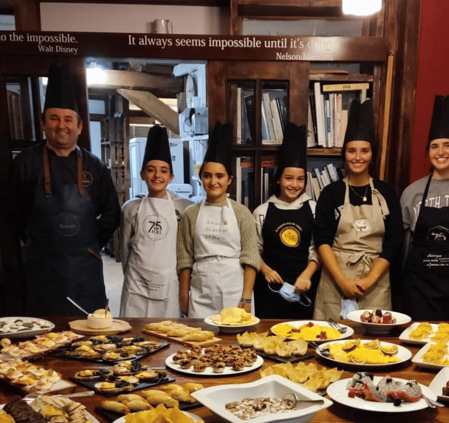 Fast food, Tableware, Smile, Apron, Cuisine, Dish, Cooking, Table