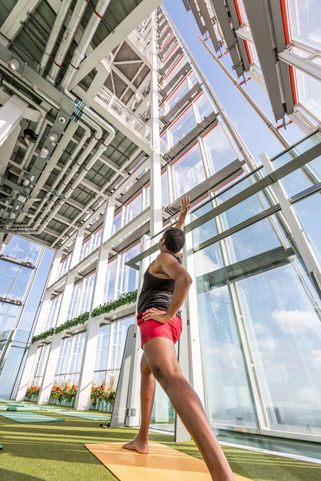 Sky, Waist, Building, Thigh, Leisure