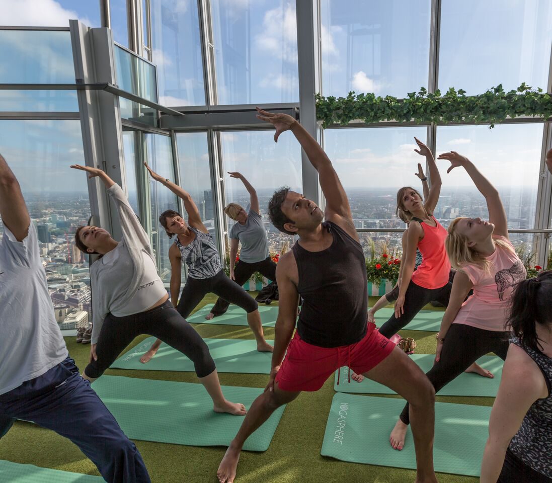 Active pants, Performing arts, yoga pant, Cloud, Shorts, Sky, Entertainment, Leisure, Thigh
