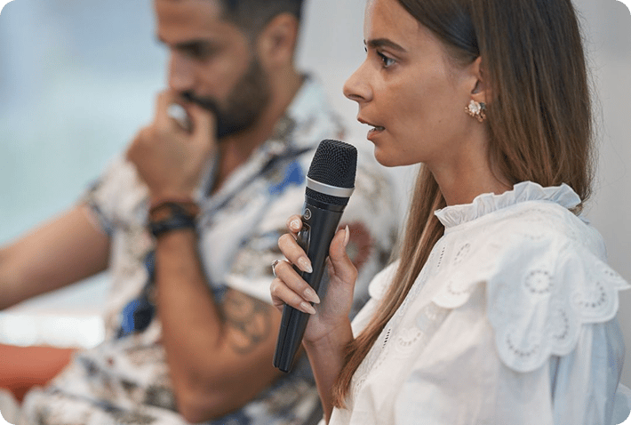 Public address system, Audio equipment, Electronic device, Microphone, Event, Spokesperson, Entertainment, Speech, Wrist, Technology