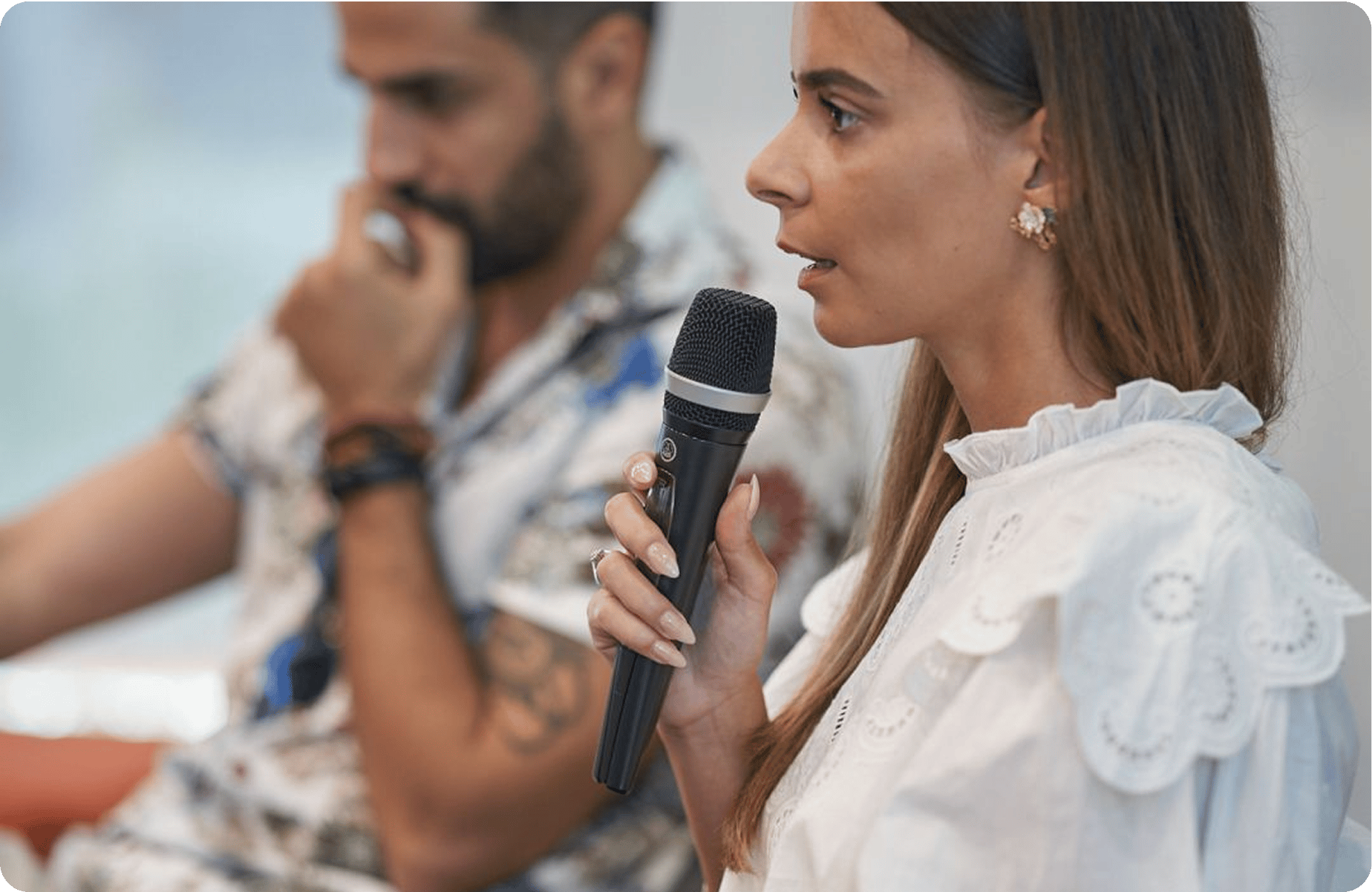 Public address system, Audio equipment, Electronic device, Microphone, Entertainment, Event, Spokesperson, Speech, Performance, Technology