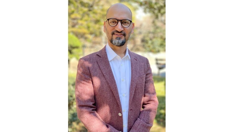 Dress shirt, Forehead, Face, Head, Smile, Beard, Sleeve, Gesture, Happy, Collar